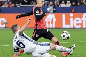 金年会网站包含里昂迎欧冠关键赛；赛前绝杀压哨；话题不断；临场指挥获称赞的词条